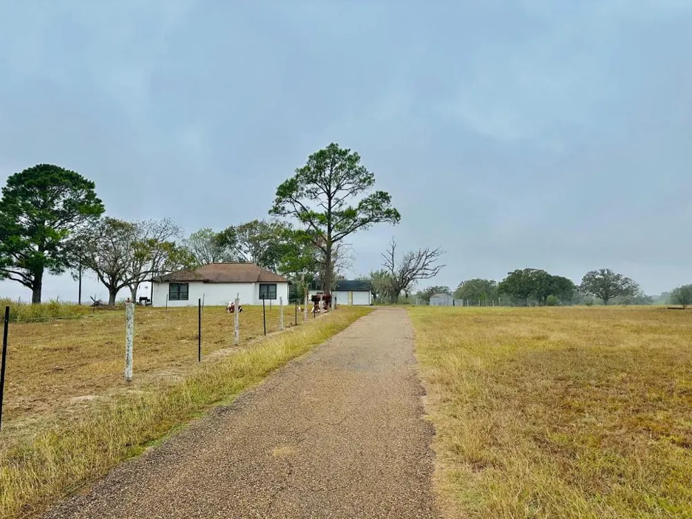 1696 E Fm 884 Yorktown, TX 78164