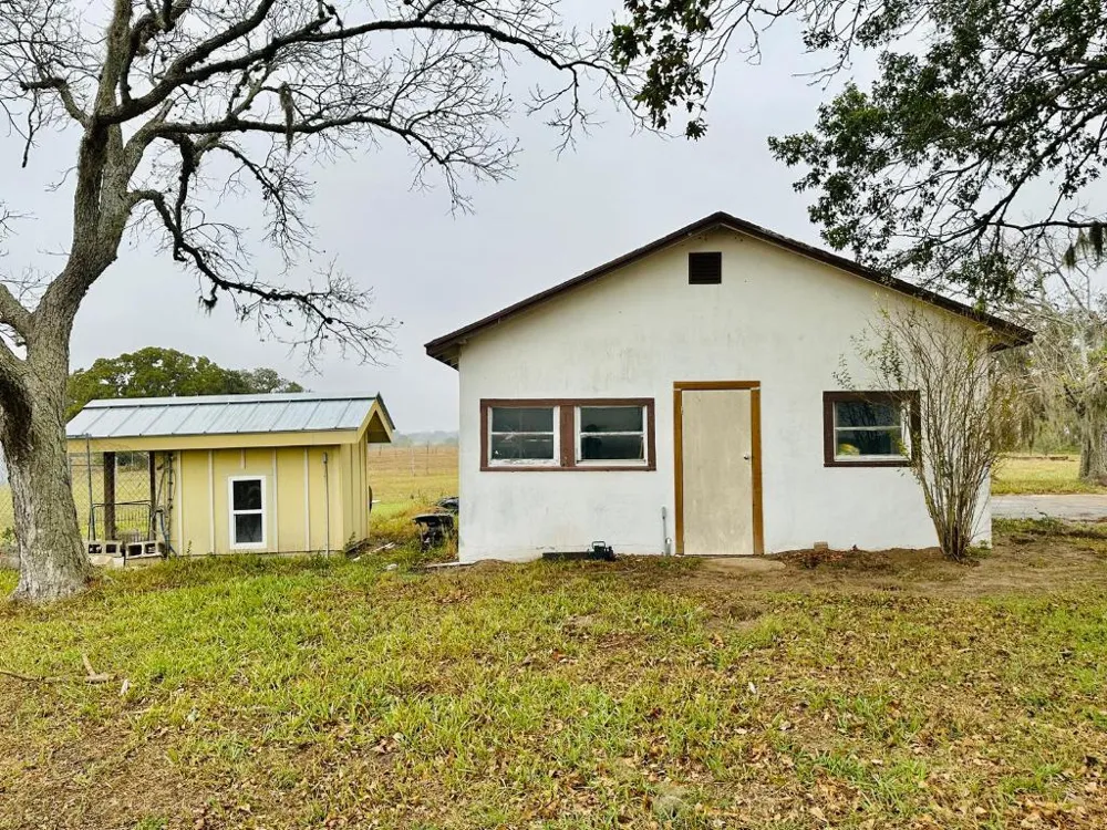 1696 E Fm 884 Yorktown, TX 78164