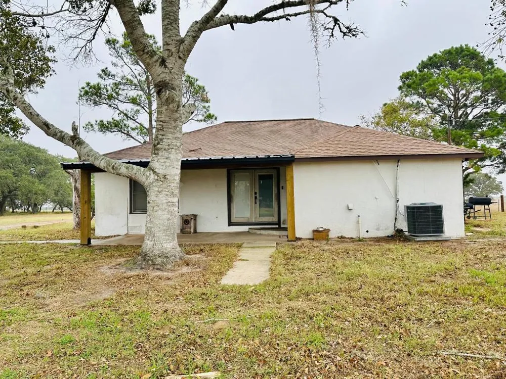 1696 E Fm 884 Yorktown, TX 78164
