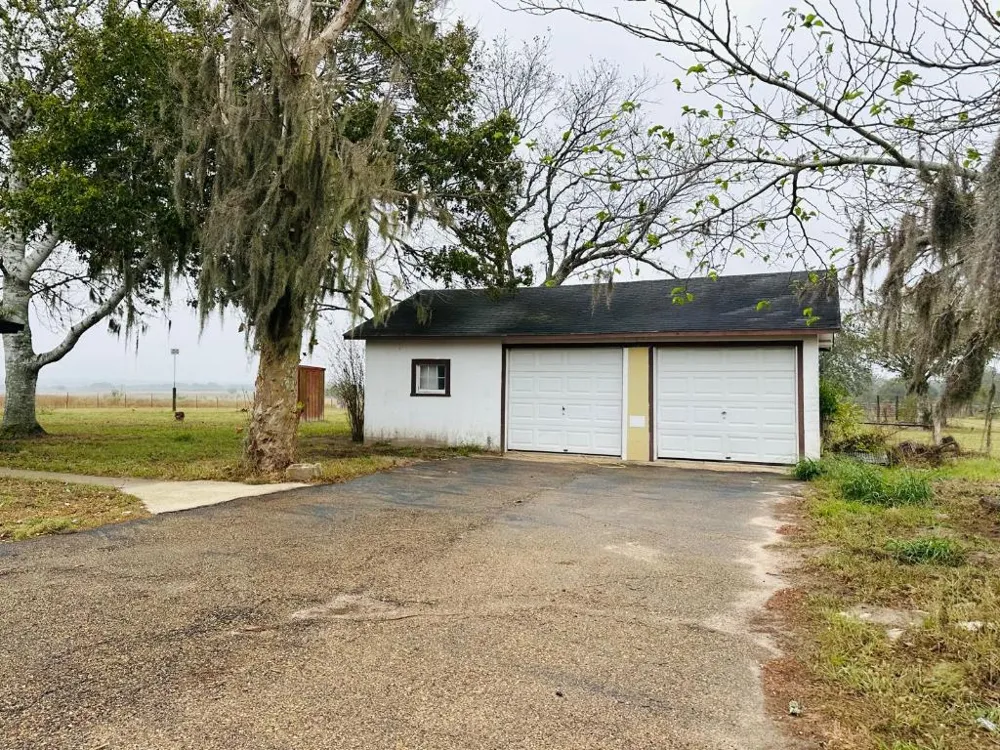 1696 E Fm 884 Yorktown, TX 78164