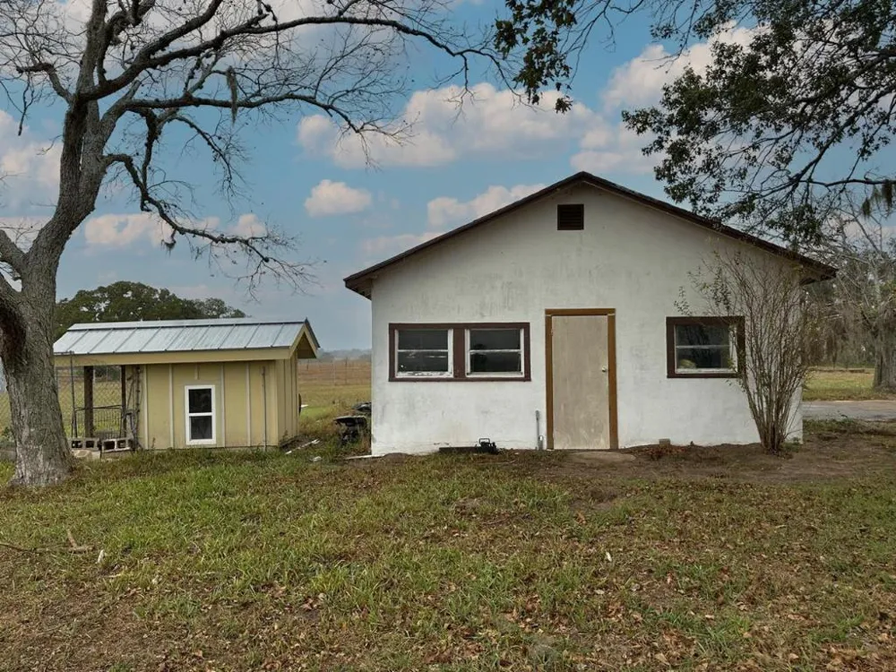 1696 E Fm 884 Yorktown, TX 78164