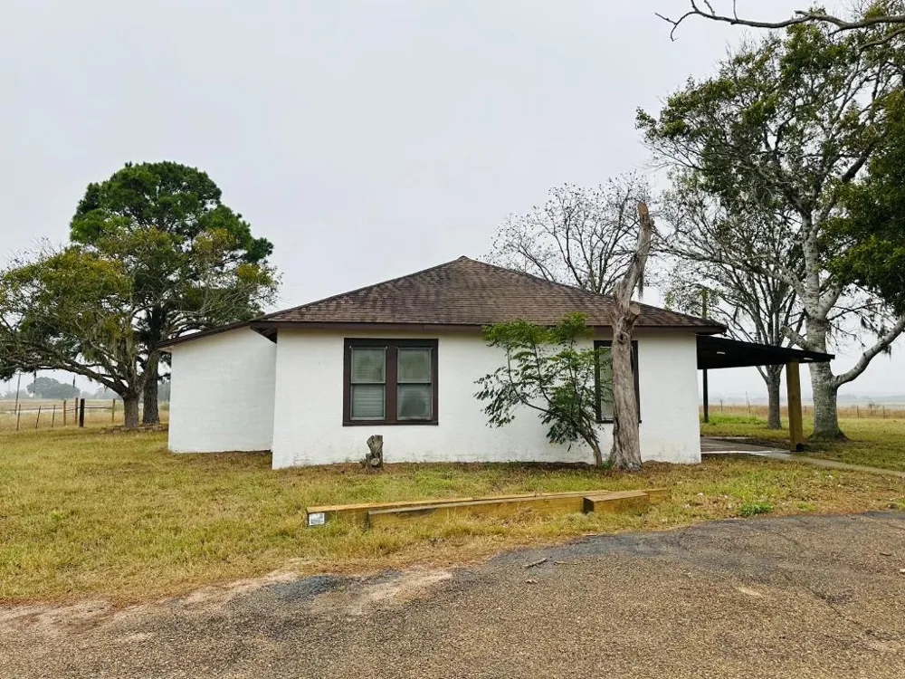 1696 E Fm 884 Yorktown, TX 78164