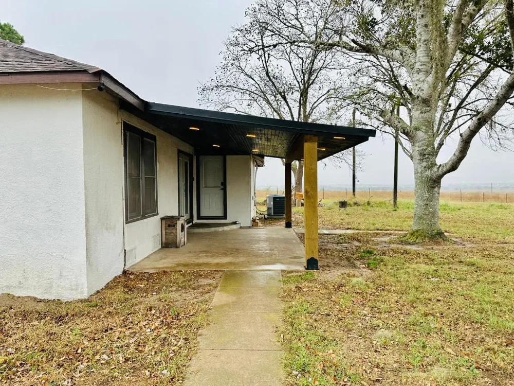 1696 E Fm 884 Yorktown, TX 78164