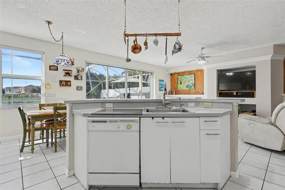 15842 NW 10th St Pembroke Pines, FL 33028