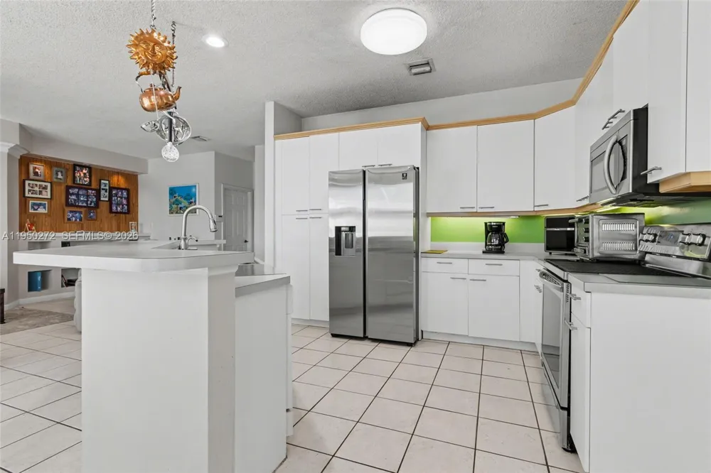 15842 NW 10th St Pembroke Pines, FL 33028