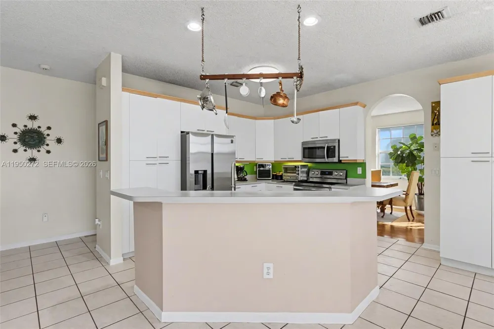 15842 NW 10th St Pembroke Pines, FL 33028