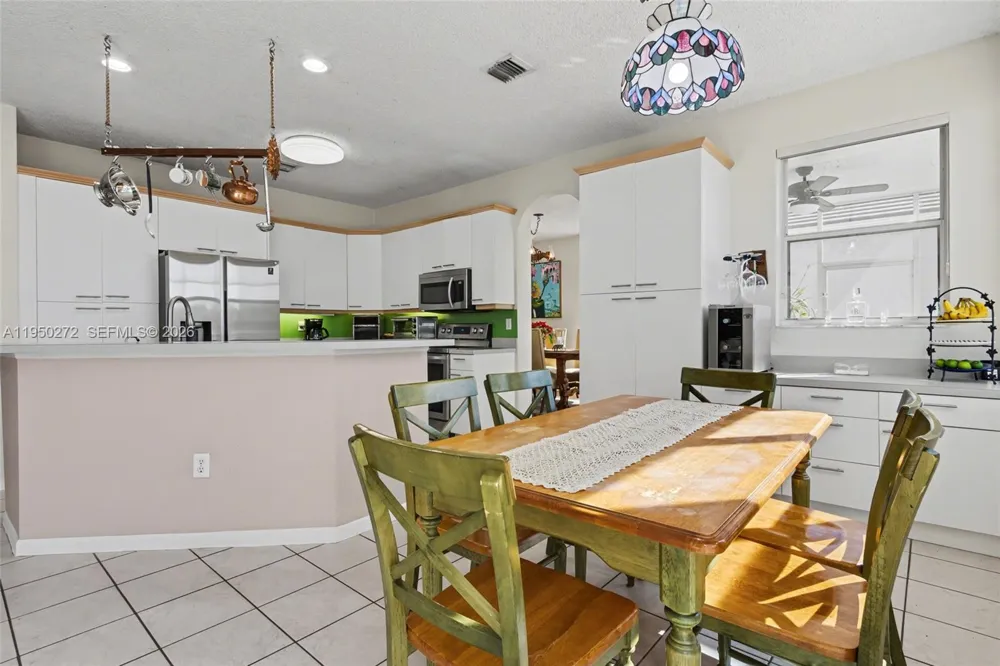 15842 NW 10th St Pembroke Pines, FL 33028