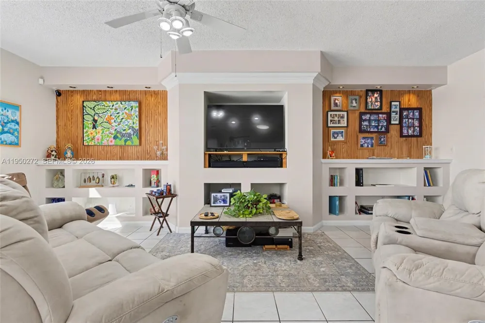 15842 NW 10th St Pembroke Pines, FL 33028