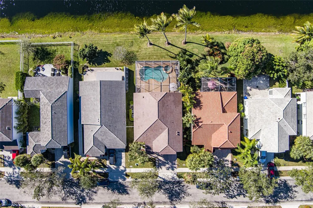 15842 NW 10th St Pembroke Pines, FL 33028