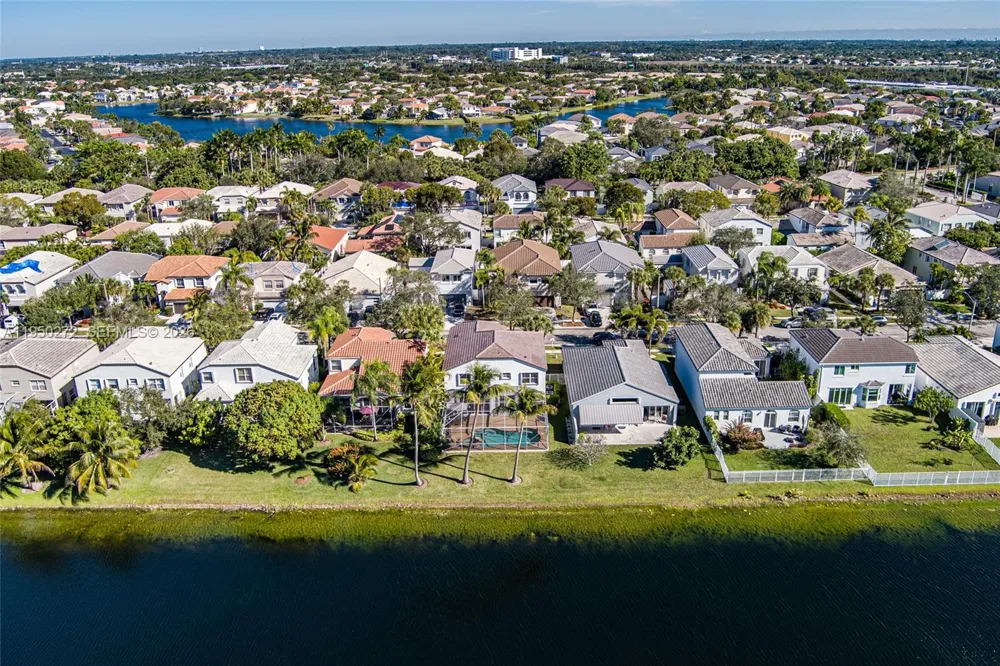 15842 NW 10th St Pembroke Pines, FL 33028