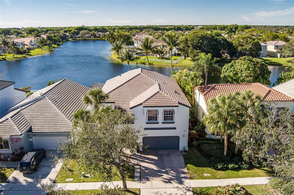 15842 NW 10th St Pembroke Pines, FL 33028