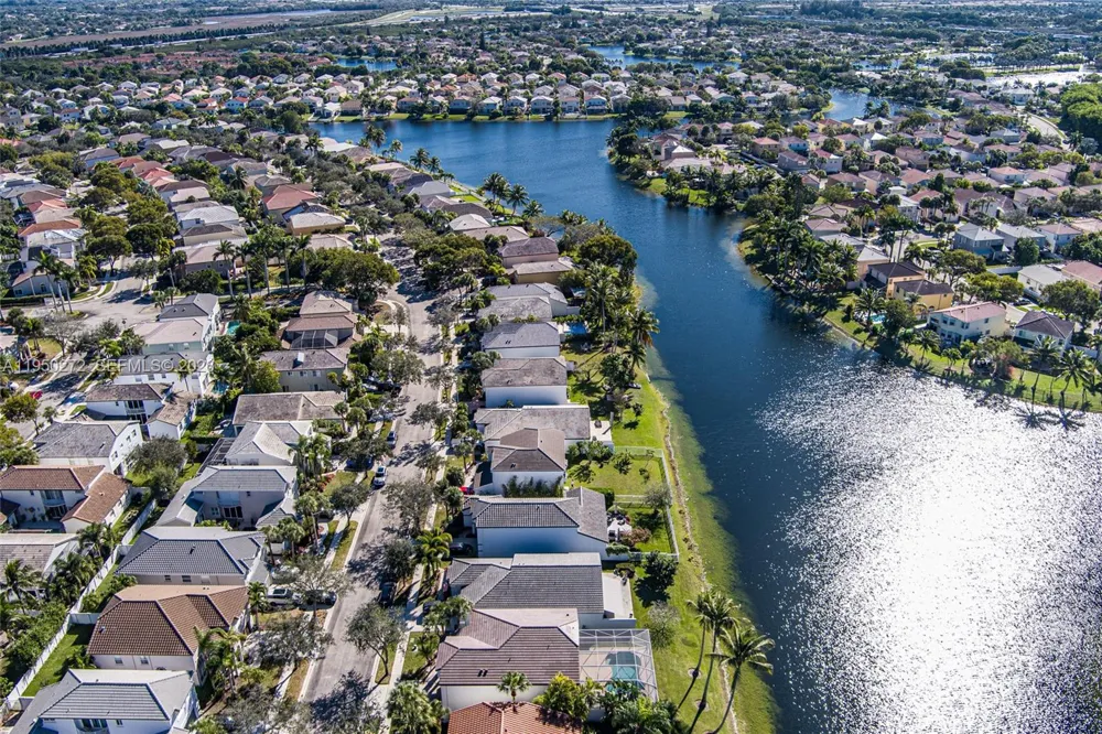 15842 NW 10th St Pembroke Pines, FL 33028