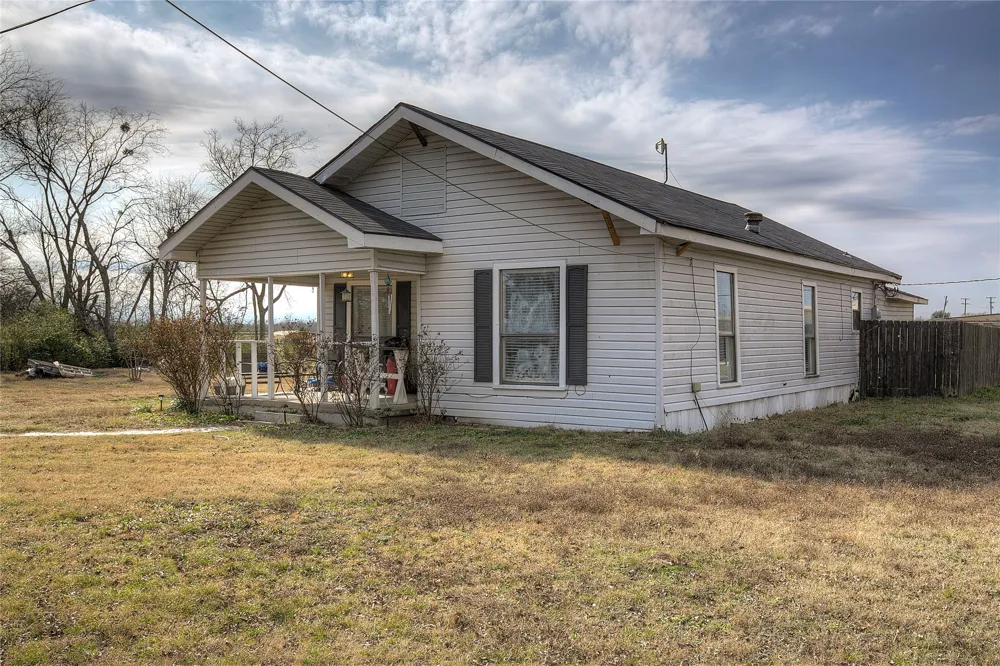 50 County Road 3557 Sulphur Bluff, TX 75481