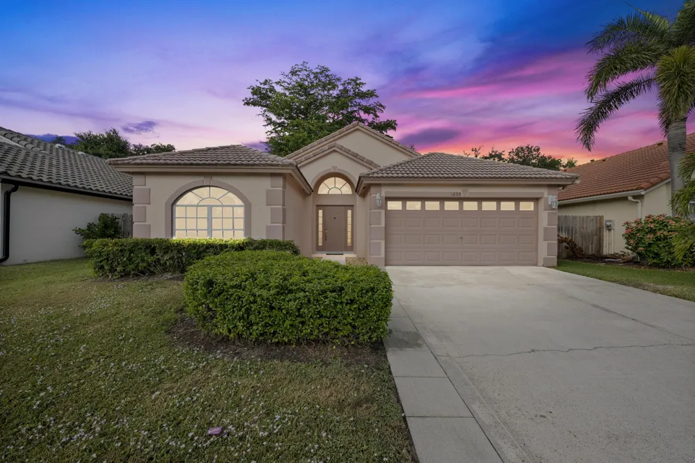 1899 Oak Berry Circle