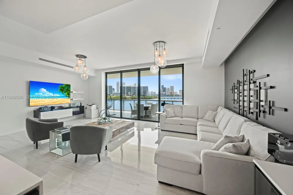 3300 NE 188th St #414 Aventura, FL 33180