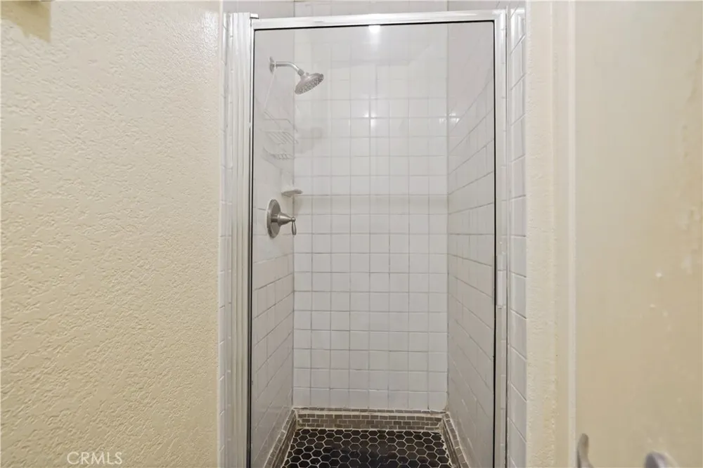 21219 Roscoe Canoga Park, CA 91304
