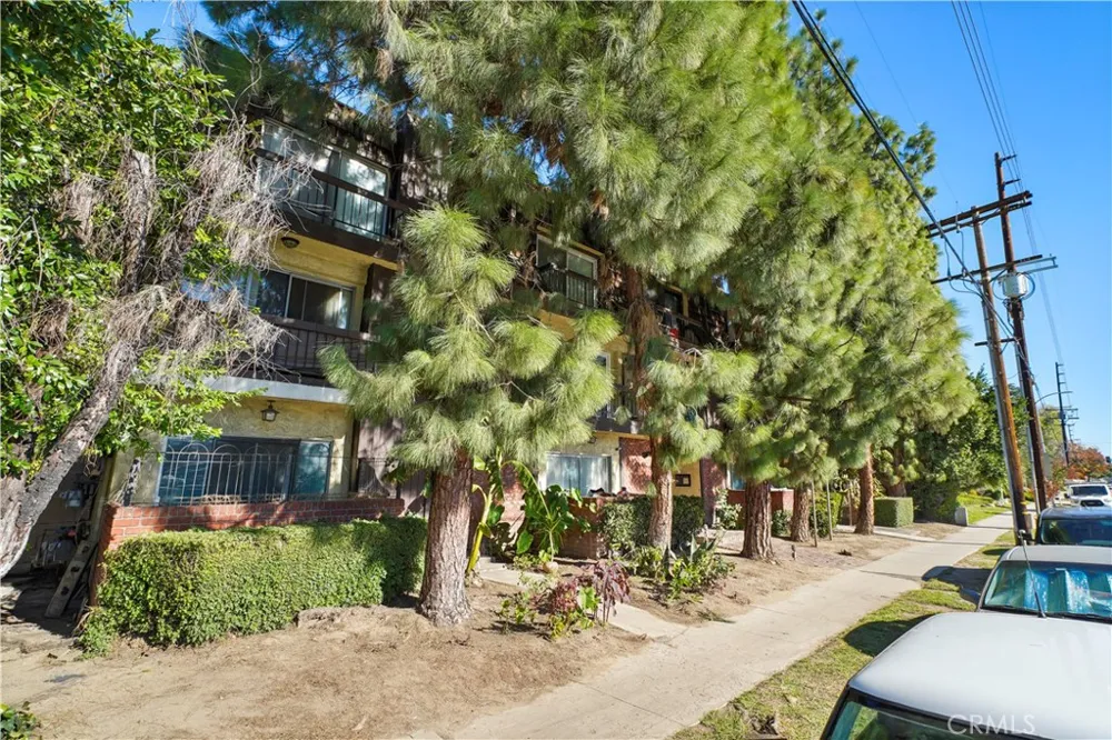 21219 Roscoe Canoga Park, CA 91304