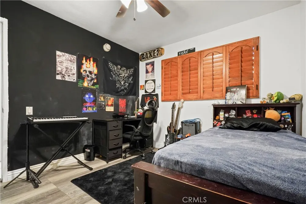 21219 Roscoe Canoga Park, CA 91304