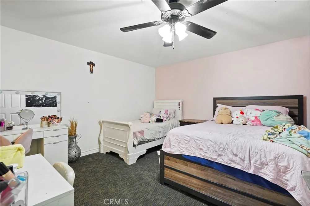 21219 Roscoe Canoga Park, CA 91304
