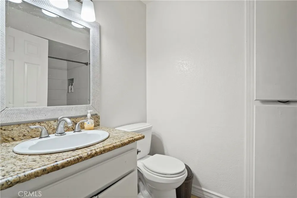 21219 Roscoe Canoga Park, CA 91304