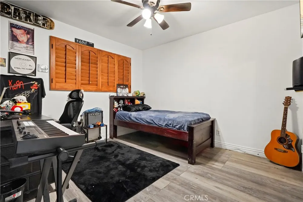 21219 Roscoe Canoga Park, CA 91304