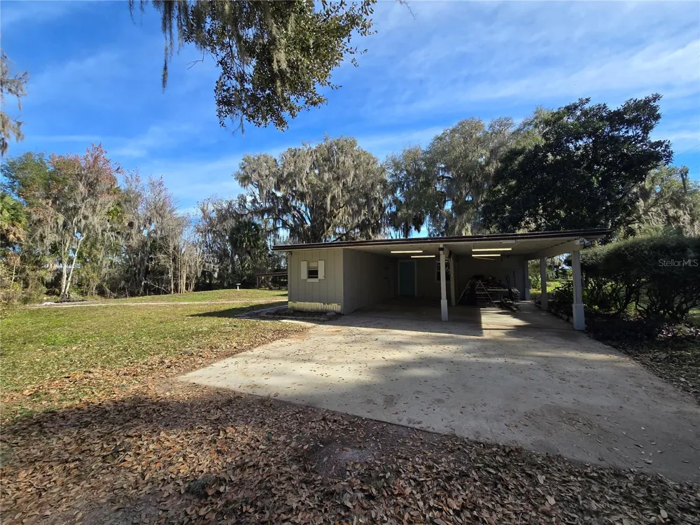 2346 CR 401 Lake Panasoffkee, FL 33538