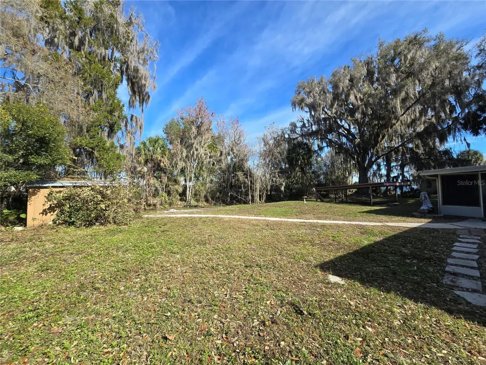2346 CR 401 Lake Panasoffkee, FL 33538