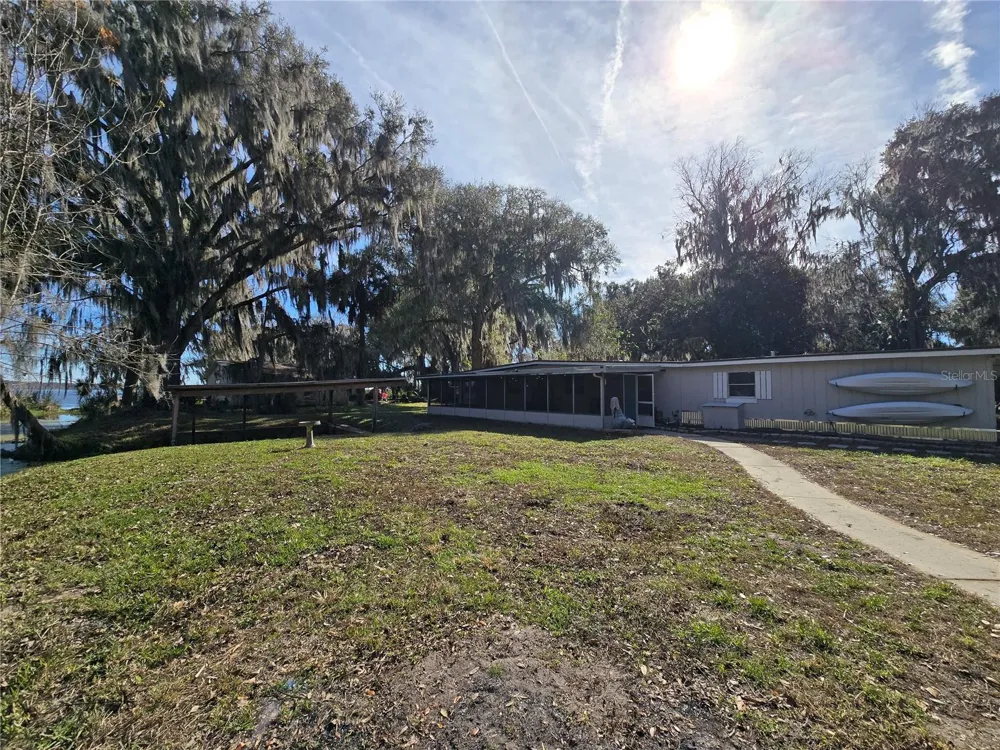 2346 CR 401 Lake Panasoffkee, FL 33538