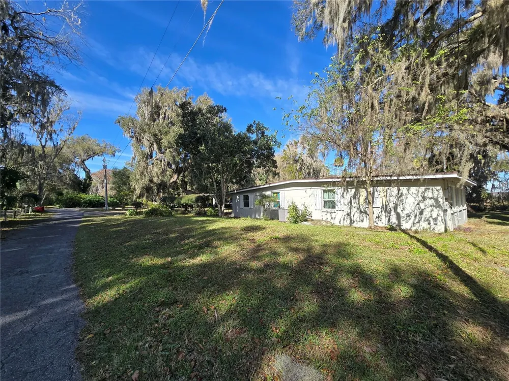 2346 CR 401 Lake Panasoffkee, FL 33538