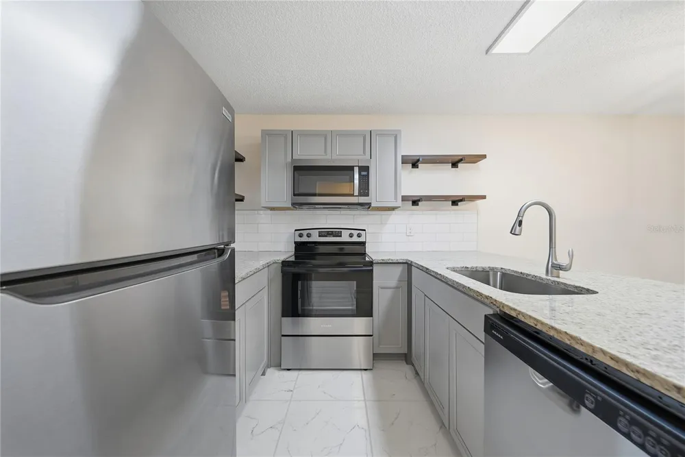 39132 COUNTY ROAD 54 #2076 Zephyrhills, FL 33542
