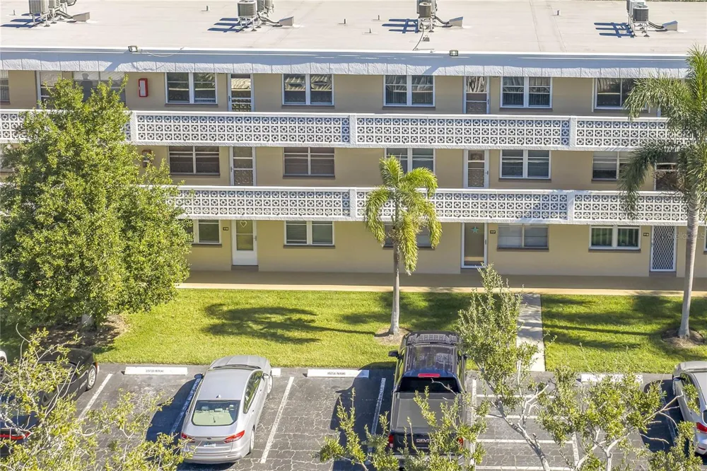 5095 BAY STREET NE #317 St Petersburg, FL 33703