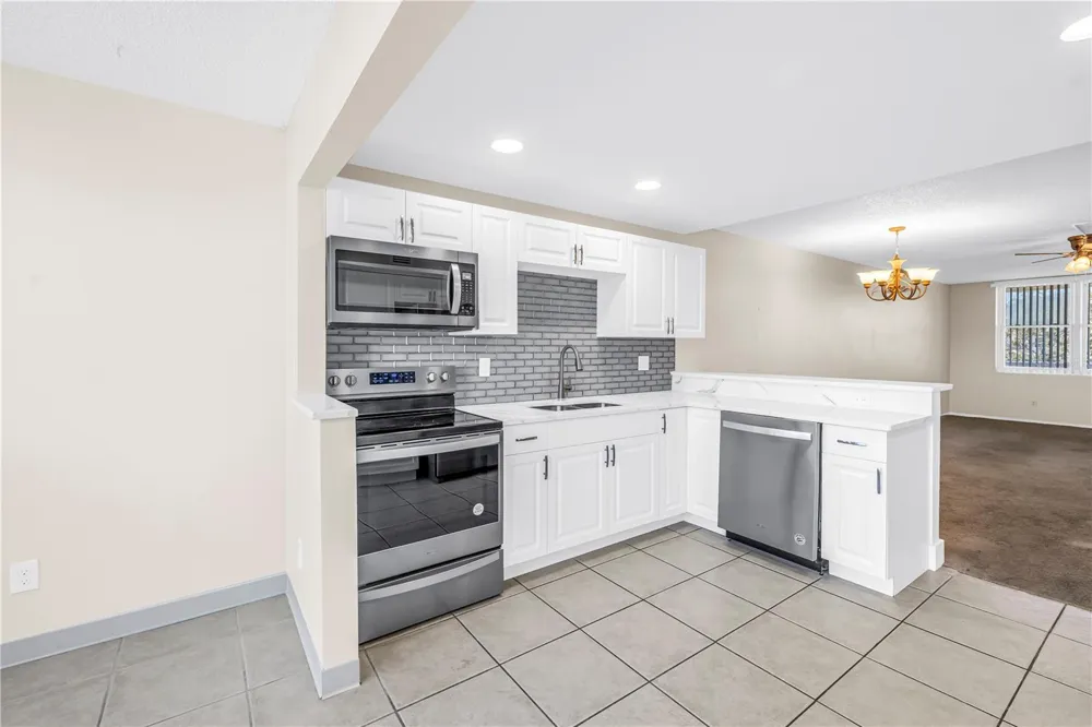 5095 BAY STREET NE #317 St Petersburg, FL 33703