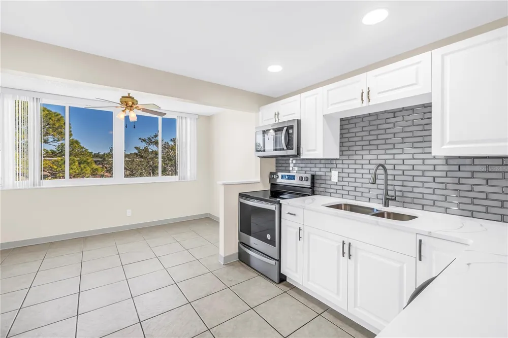 5095 BAY STREET NE #317 St Petersburg, FL 33703