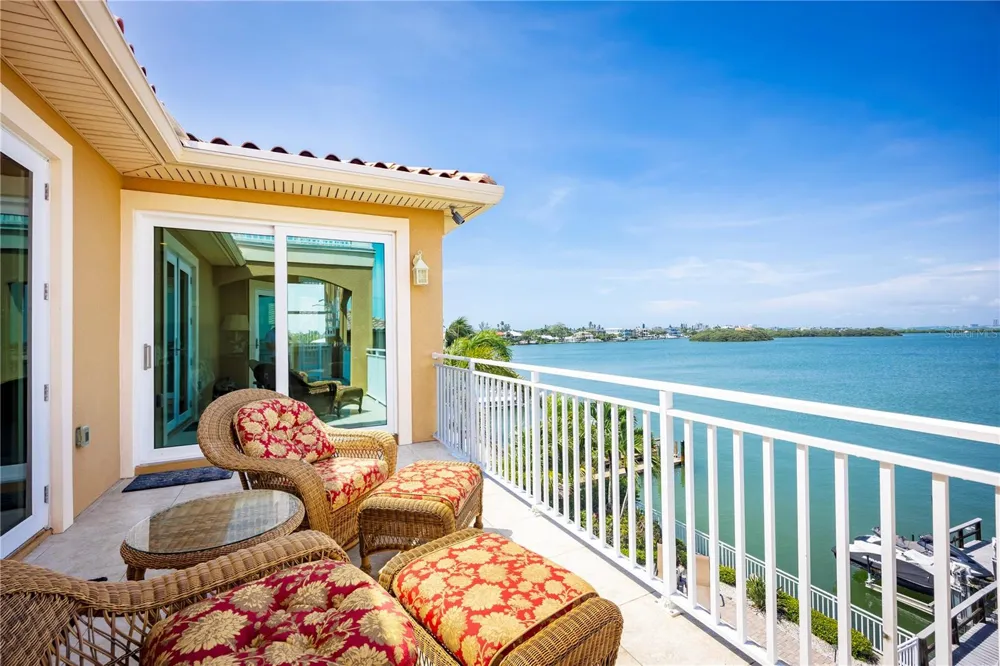 306 HARBOR DRIVE Indian Rocks Beach, FL 33785