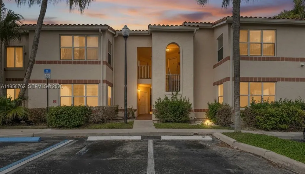 3340 Pinewalk Dr N #1527