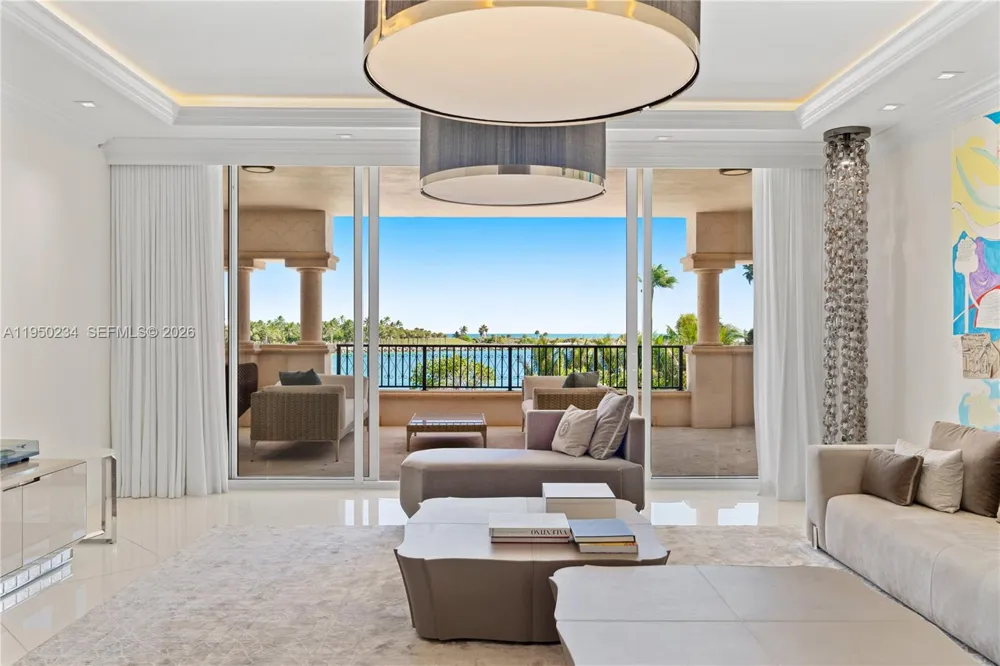 7124 Fisher Island Dr #7124 Miami Beach, FL 33109