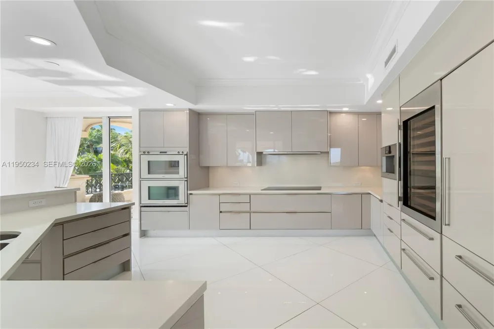 7124 Fisher Island Dr #7124 Miami Beach, FL 33109
