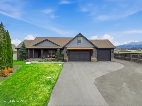 1176 W Watercress Avenue