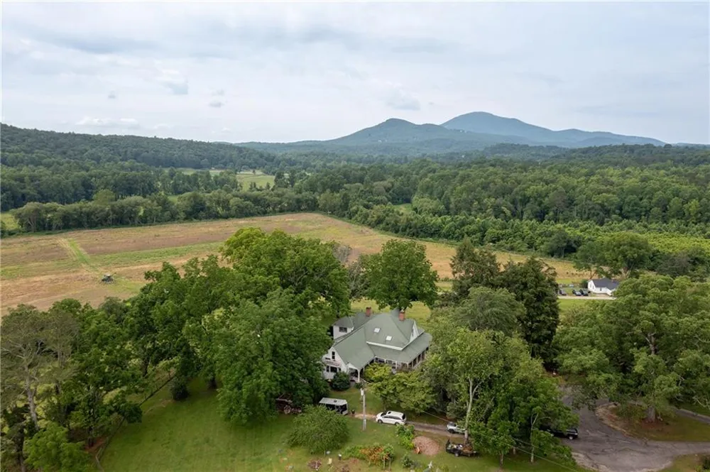 1526 Highway 255 Sautee Nacoochee, GA 30571