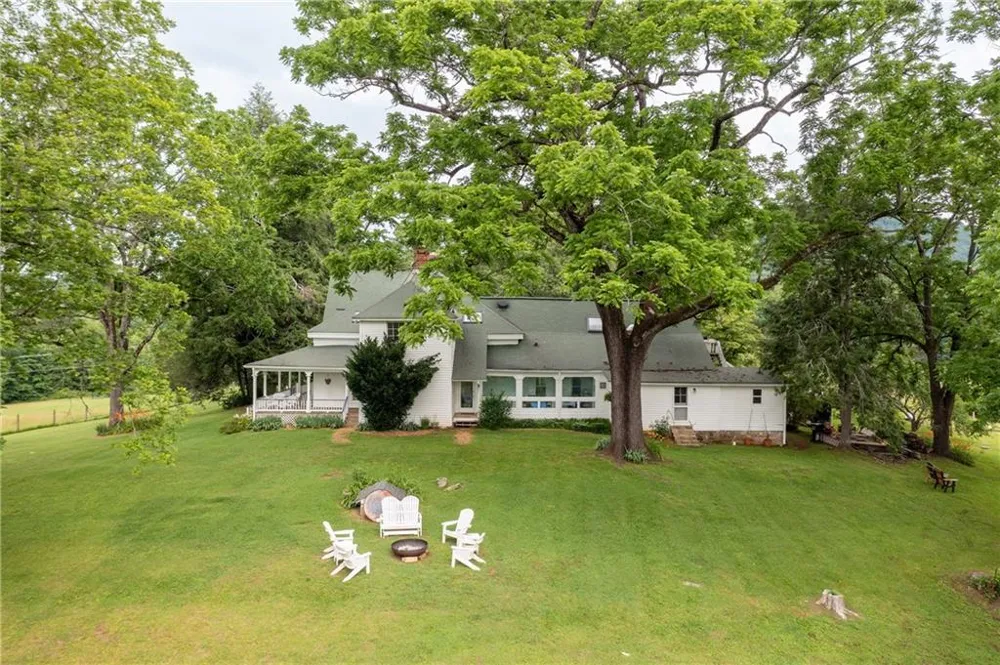 1526 Highway 255 Sautee Nacoochee, GA 30571