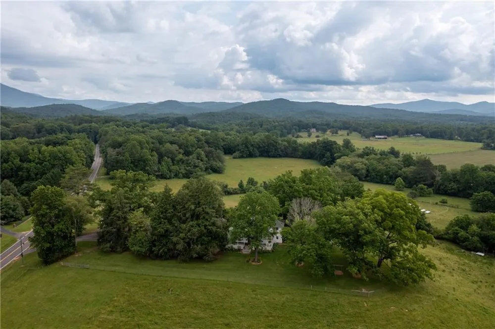 1526 Highway 255 Sautee Nacoochee, GA 30571