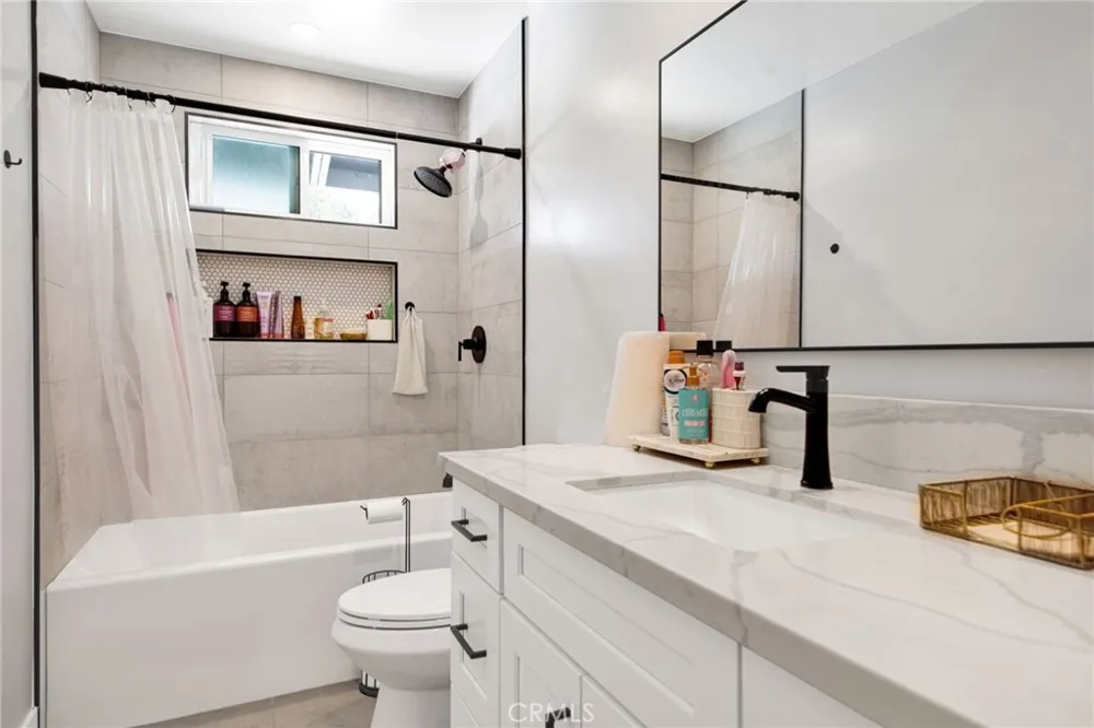 16052 Bahama Street North Hills, CA 91343