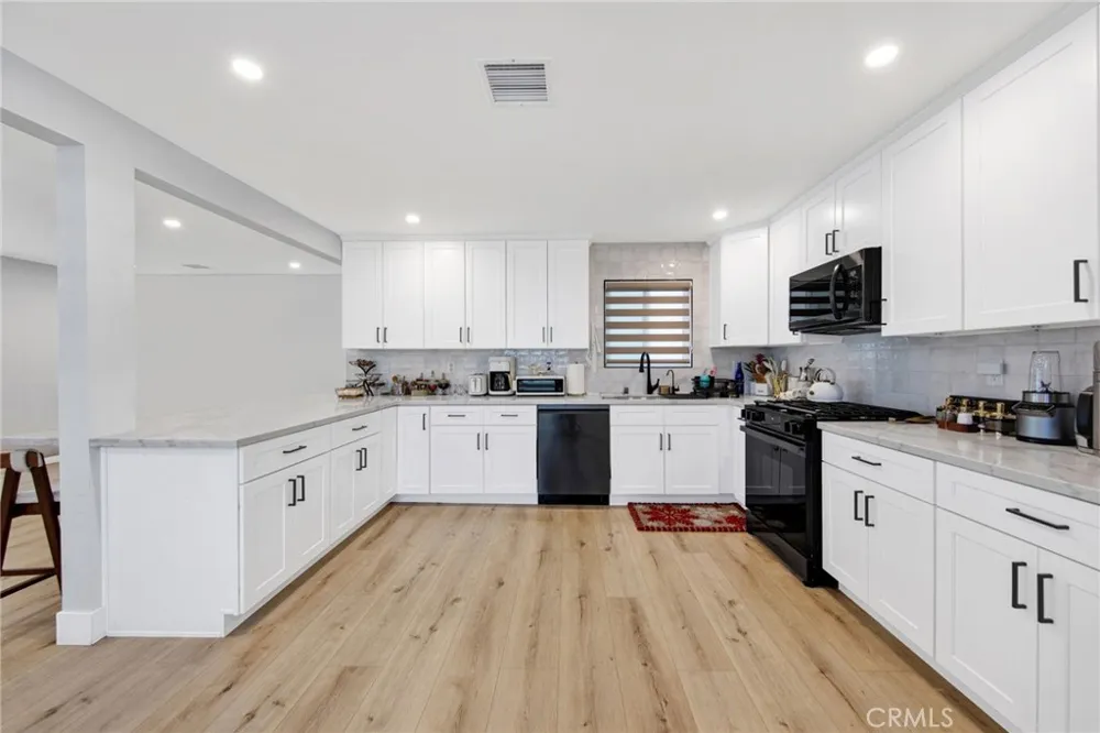 16052 Bahama Street North Hills, CA 91343