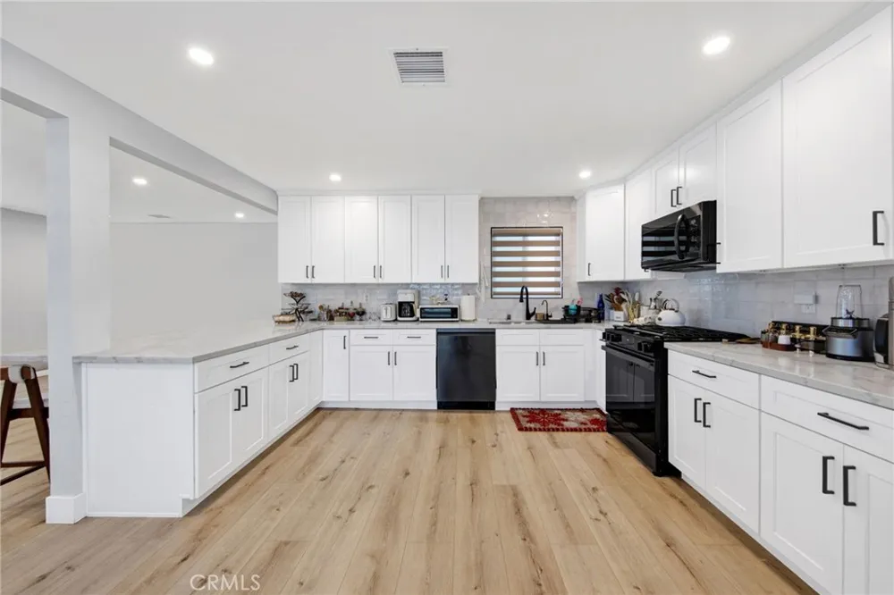 16052 Bahama Street North Hills, CA 91343