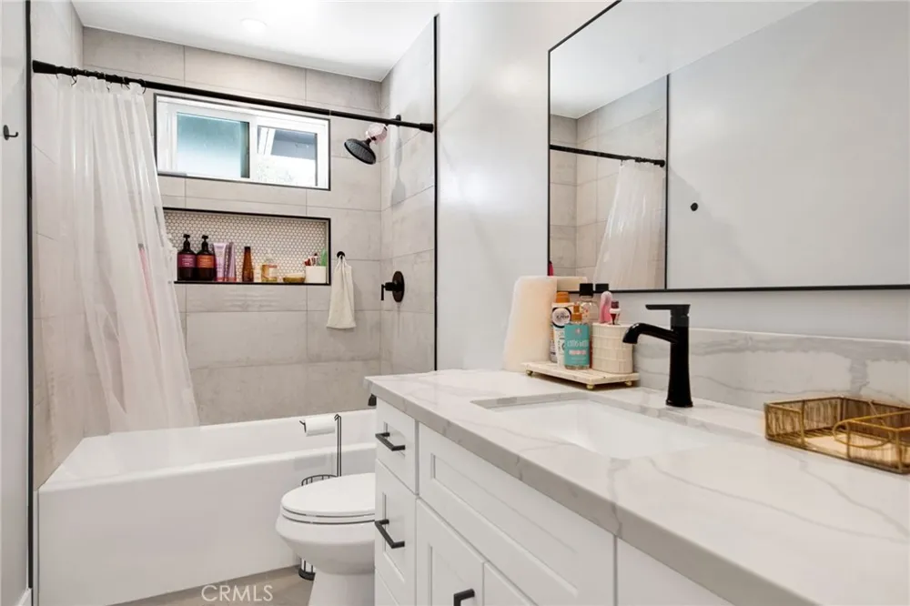 16052 Bahama Street North Hills, CA 91343
