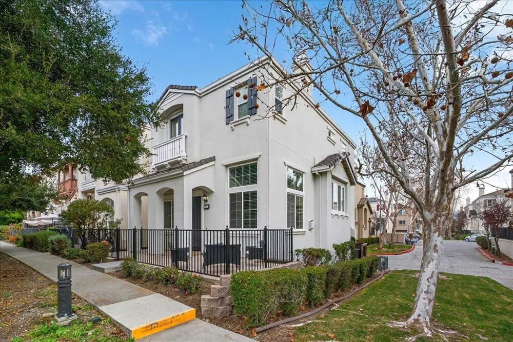 976 Foxworthy Avenue