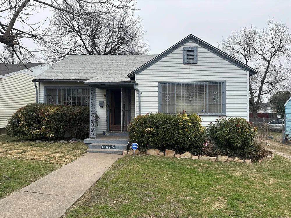 1523 E Elmore Avenue
