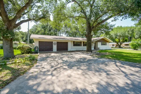 902 Avenue I