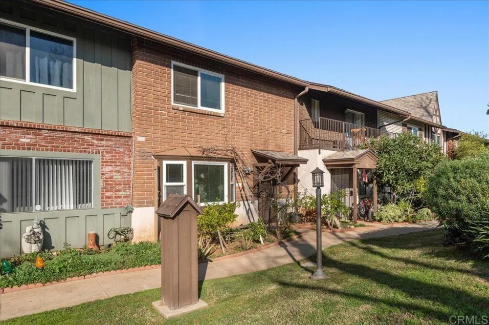 749 S Mollison Ave #27