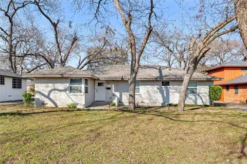 2753 Larkspur Lane